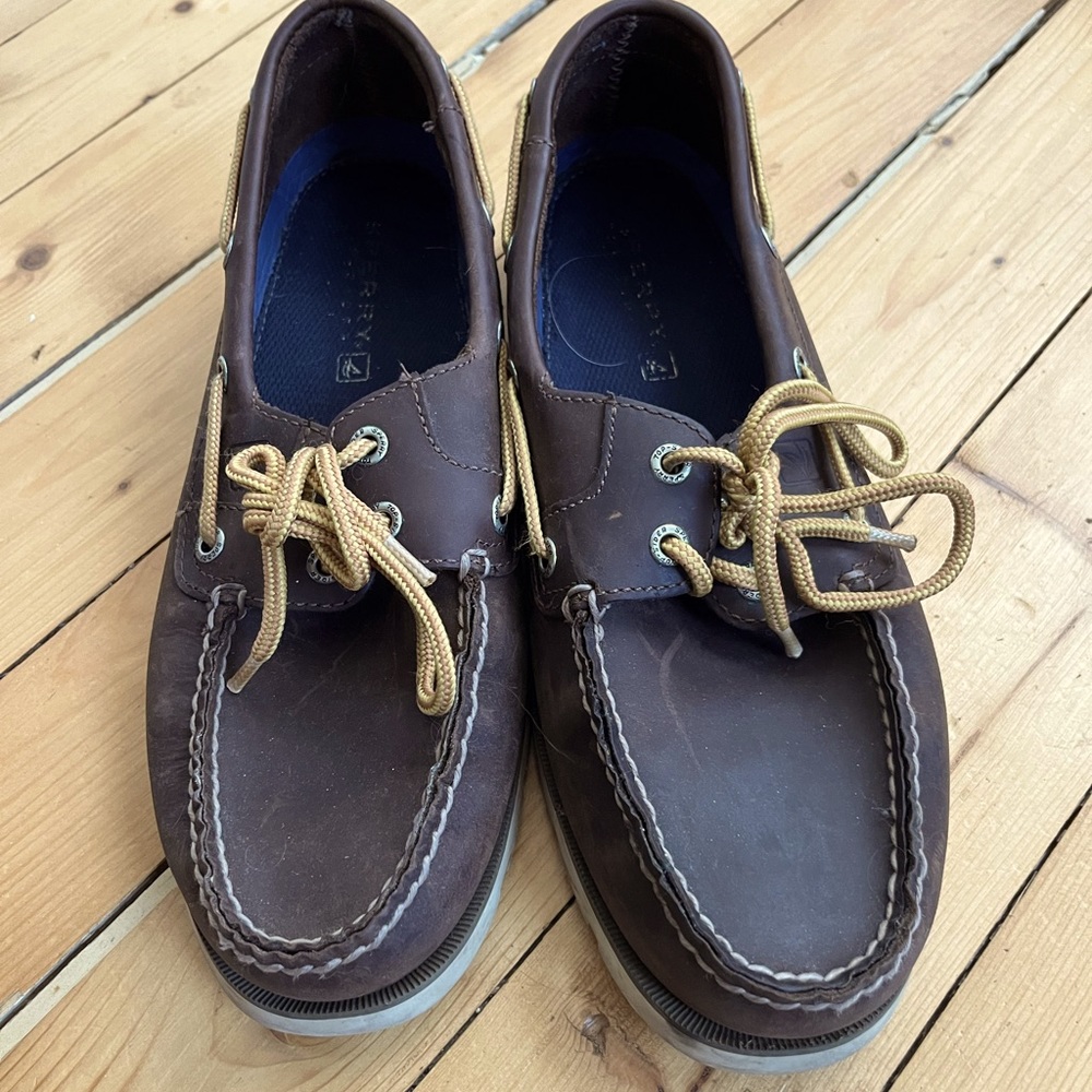 Men’s brown leather sperrys size 10